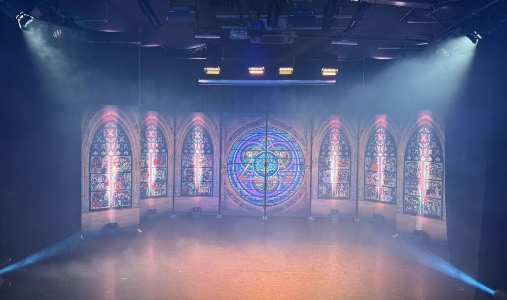 Sister Act - A1 STAGE - POP-UP FLATS 3.5m high - PHOTOS - 40