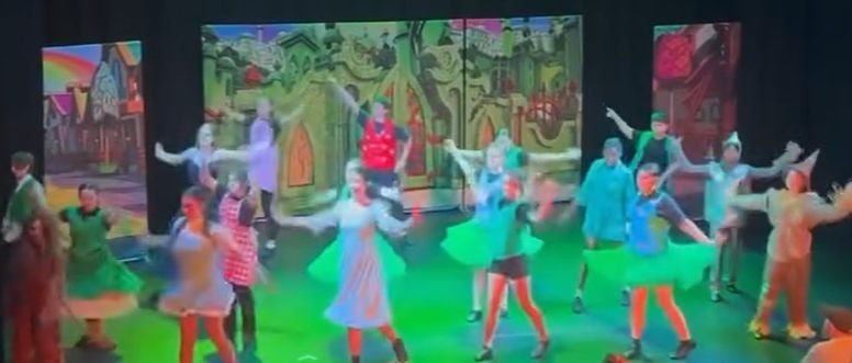 Wizard of Oz (a) - A1 STAGE - POP-UP FLATS 2.3m high - PHOTOS - 20