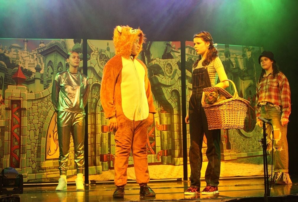 Wizard of Oz (a) - A1 STAGE - POP-UP FLATS 2.3m high - PHOTOS - 21
