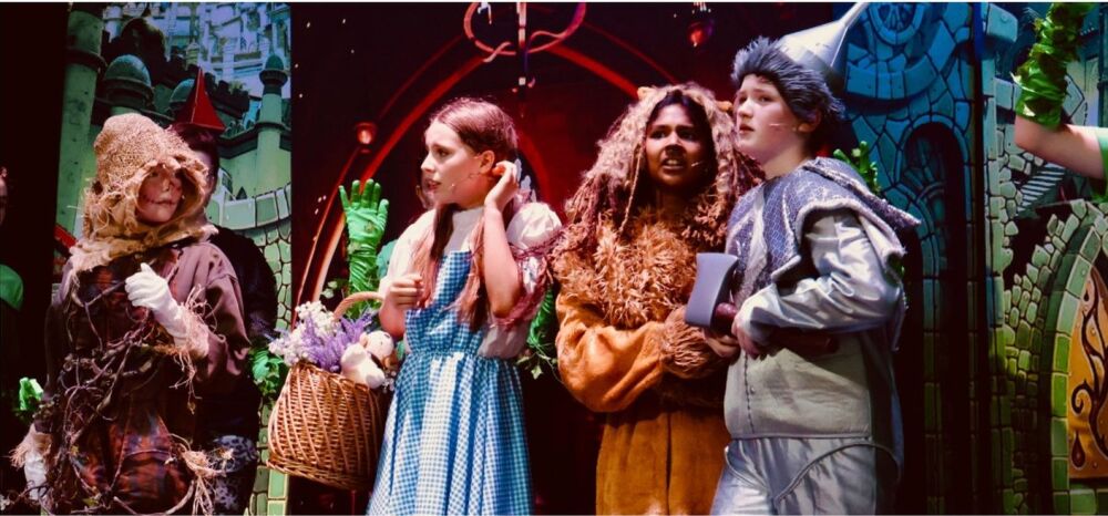 Wizard of Oz (a) - A1 STAGE - POP-UP FLATS 2.3m high - PHOTOS - 36