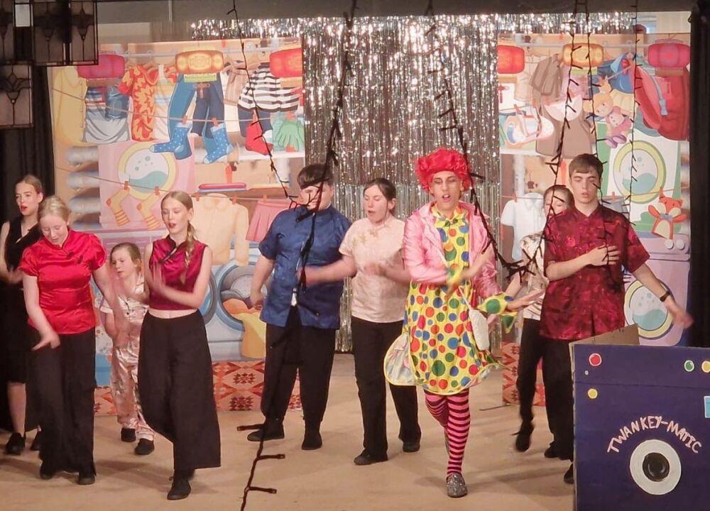 Aladdin (b) - A1 STAGE - POP-UP FLATS 2.3m high - PHOTOS - 07