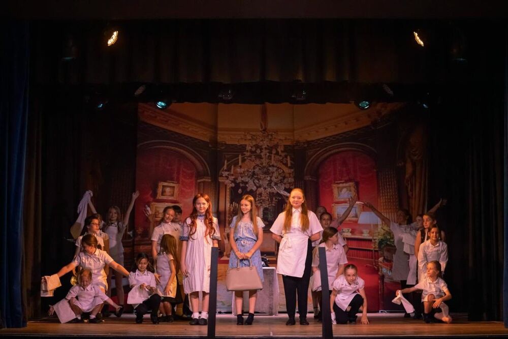 Annie - A1 STAGE - POP-UP FLATS 3.5m high - PHOTOS - 24