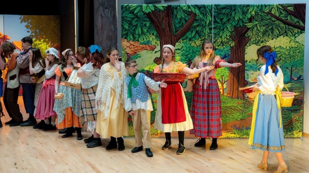 Beauty and the Beast (a) - A1 STAGE - POP-UP FLATS - 04