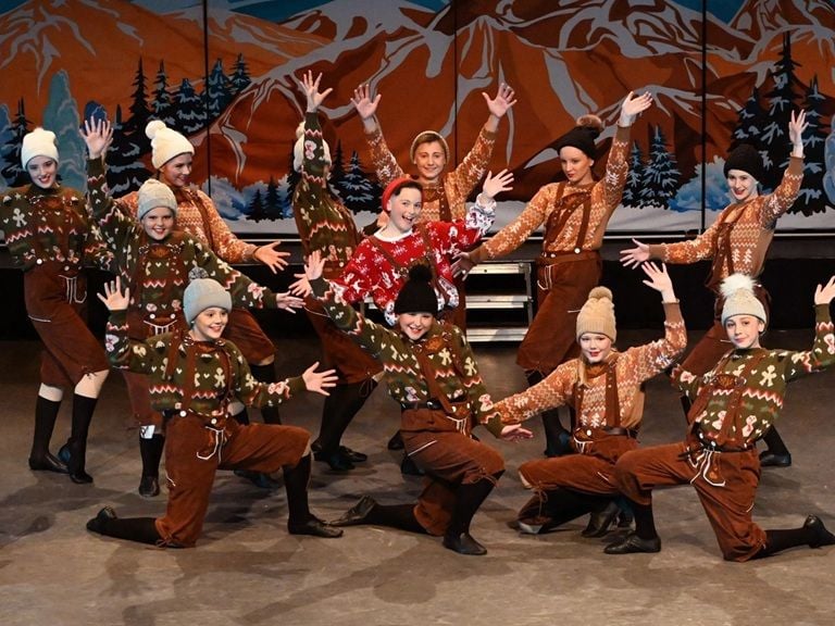 Frozen - A1 STAGE - POP-UP FLATS 2.3m high - PHOTOS - 58