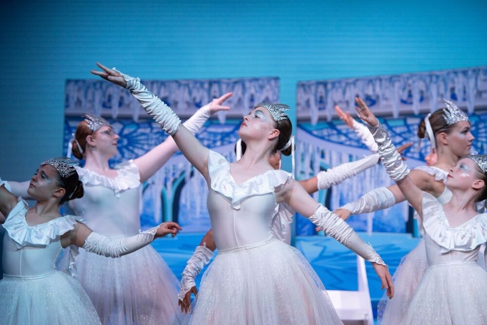 Frozen - A1 STAGE - POP-UP FLATS 2.3m high - PHOTOS - 66