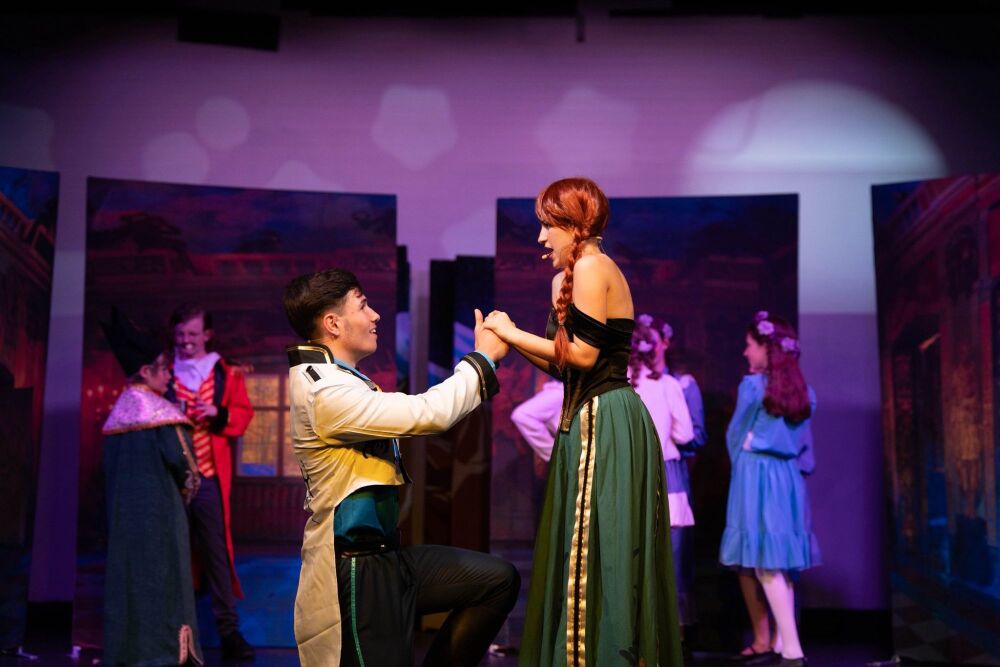 Frozen - A1 STAGE - POP-UP FLATS 2.3m high - PHOTOS - 68