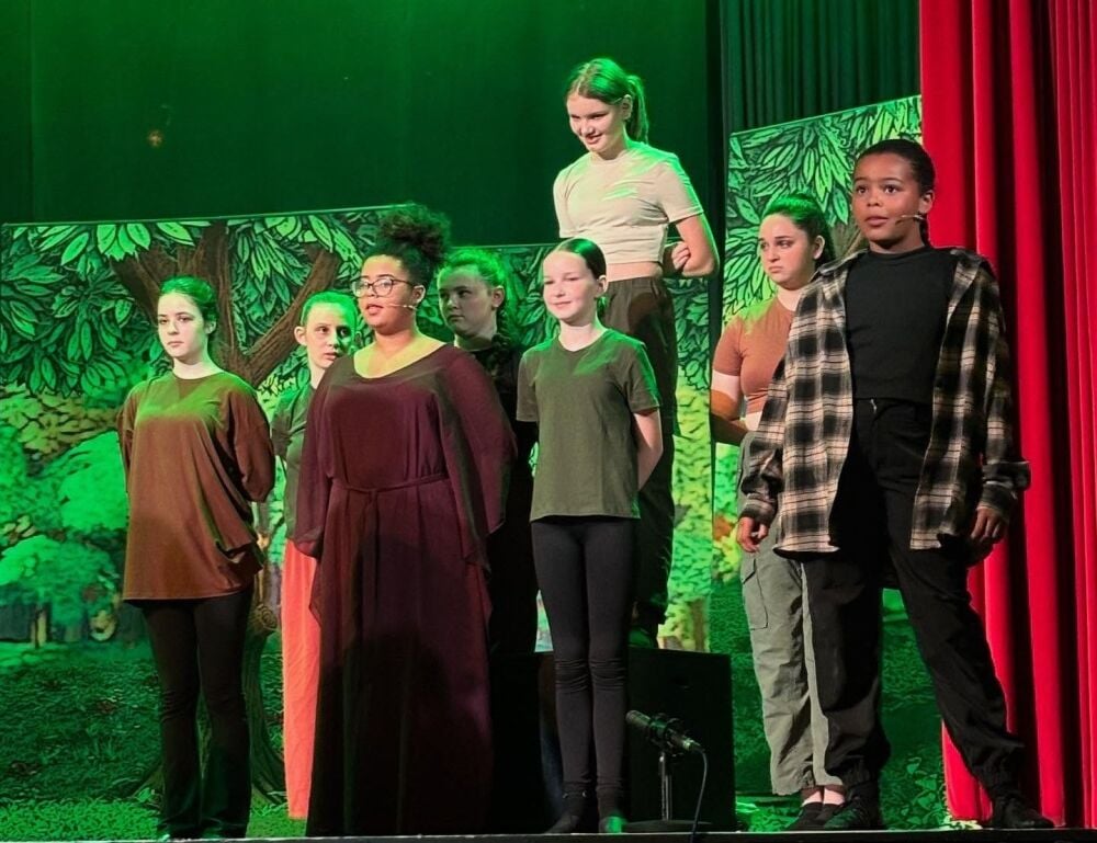 Into the Woods - A1 STAGE - POP-UP FLATS 2.3m high - PHOTOS - 20