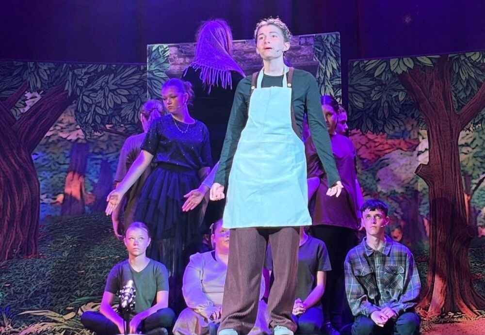 Into the Woods - A1 STAGE - POP-UP FLATS 2.3m high - PHOTOS - 21
