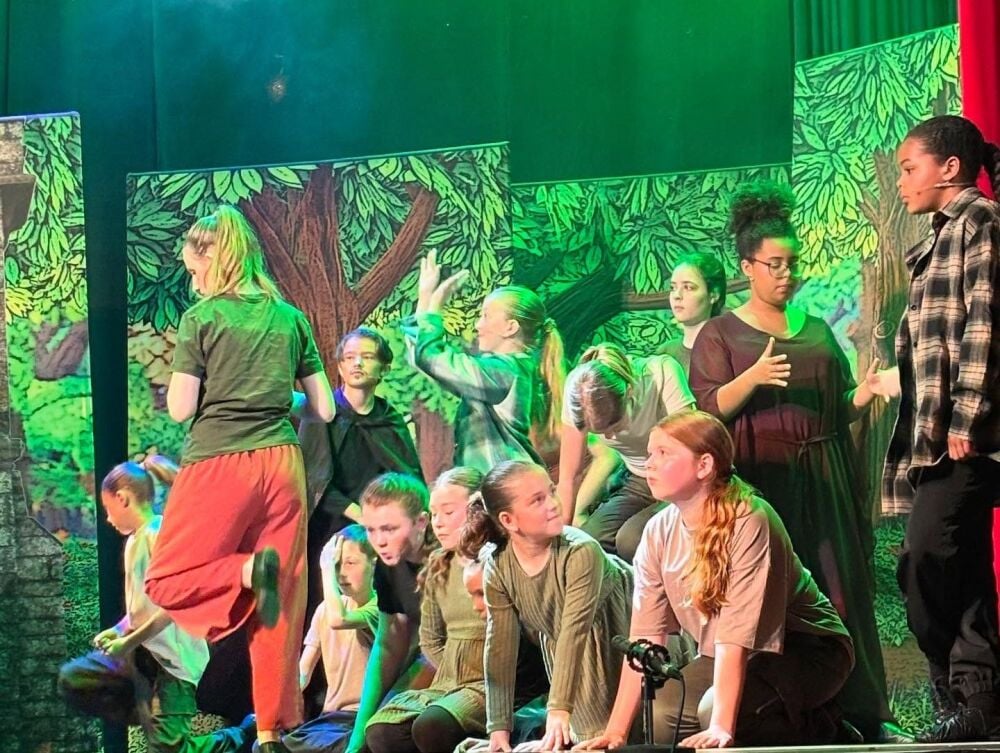 Into the Woods - A1 STAGE - POP-UP FLATS 2.3m high - PHOTOS - 23