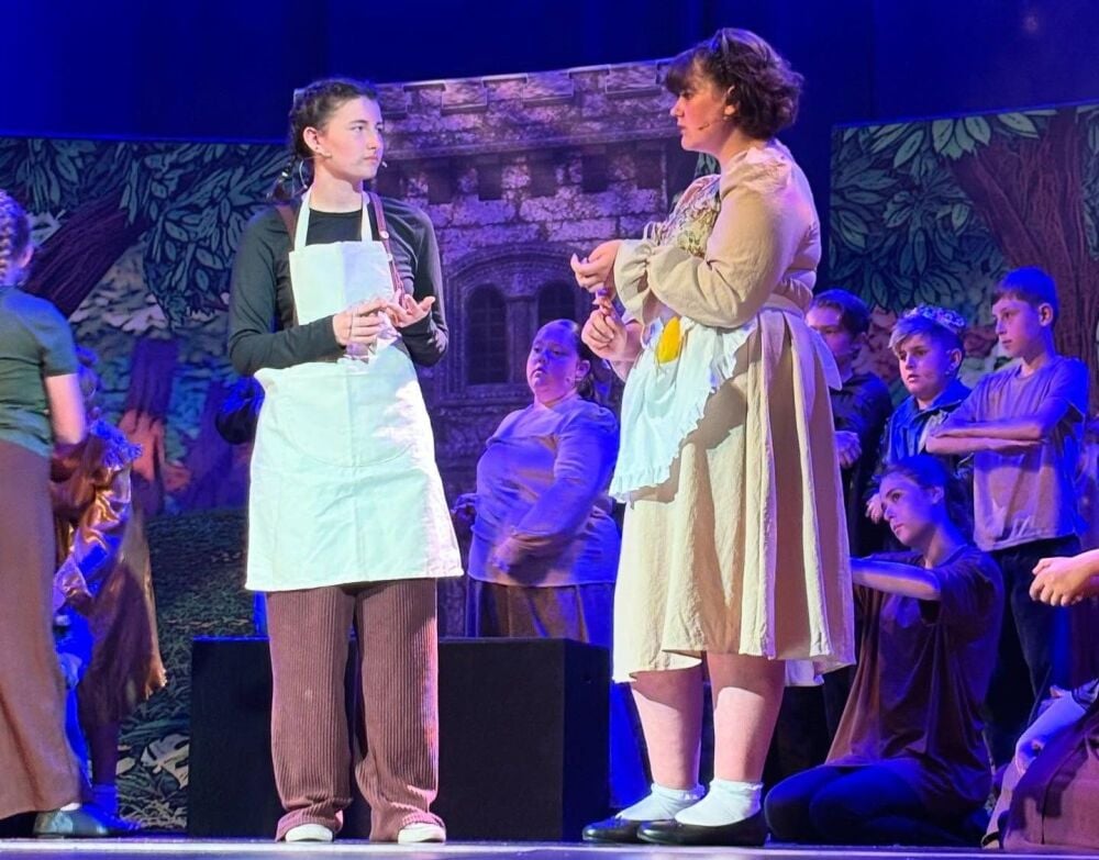 Into the Woods - A1 STAGE - POP-UP FLATS 2.3m high - PHOTOS - 25