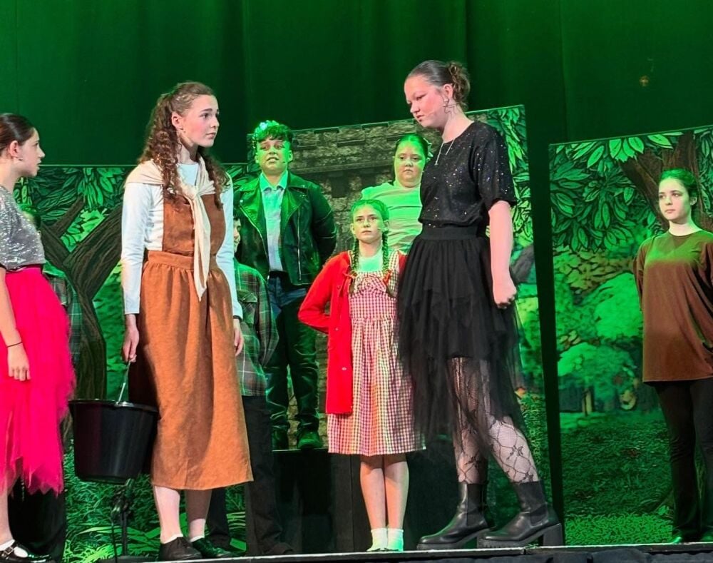 Into the Woods - A1 STAGE - POP-UP FLATS 2.3m high - PHOTOS - 27