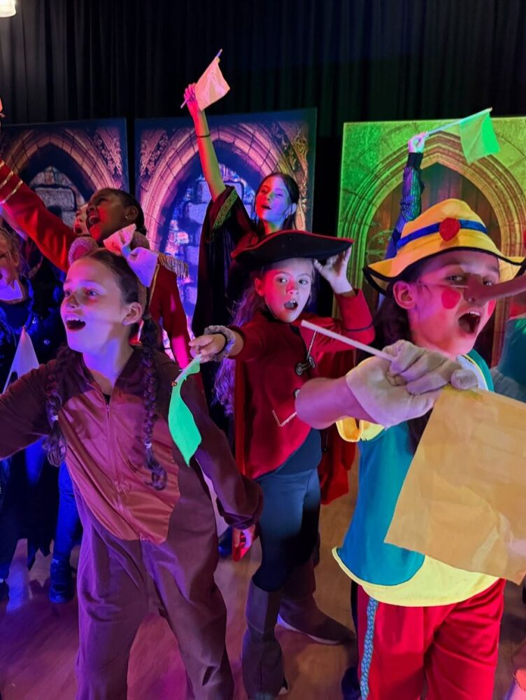 Shrek - A1 STAGE - POP-UP FLATS 2.3m high - PHOTOS - 69