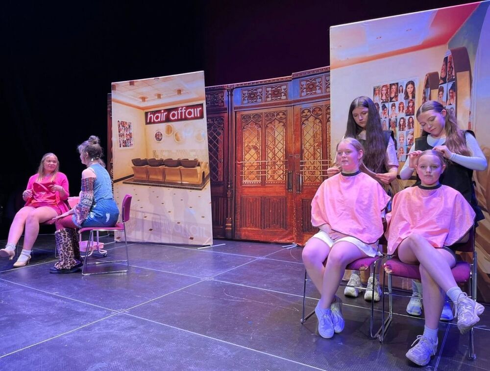 Legally Blonde - A1 STAGE - POP-UP FLATS 2.3m high - PHOTOS - 63