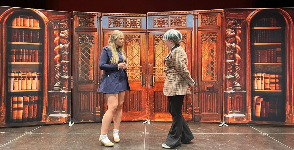 Legally Blonde - A1 STAGE - POP-UP FLATS 2.3m high - PHOTOS - 78