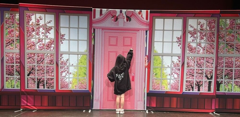Legally Blonde - A1 STAGE - POP-UP FLATS 2.3m high - PHOTOS - 81