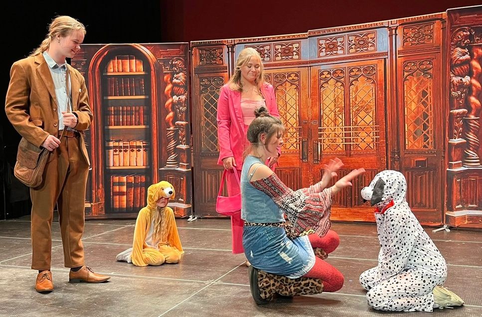 Legally Blonde - A1 STAGE - POP-UP FLATS 2.3m high - PHOTOS - 86