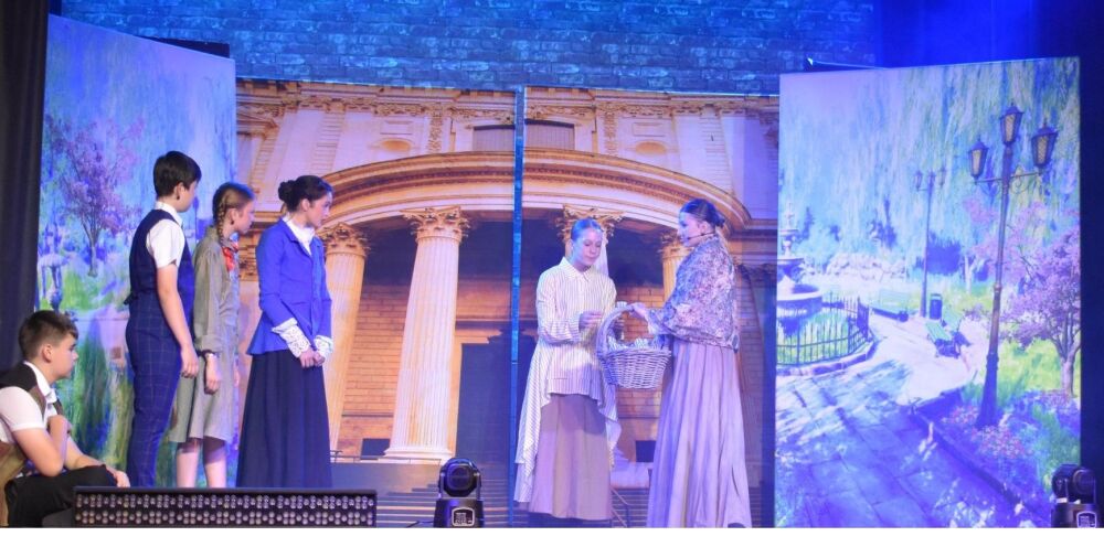 Mary Poppins - A1 STAGE - POP-UP FLATS 2.3m high - PHOTOS - 06