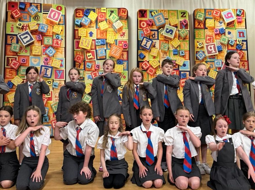 Matilda - A1 STAGE - POP-UP FLATS 3.5m high - PHOTOS - 50