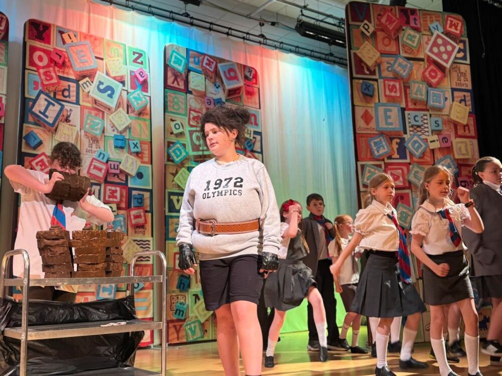 Matilda - A1 STAGE - POP-UP FLATS 3.5m high - PHOTOS - 52