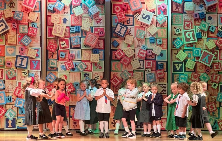 Matilda - A1 STAGE - POP-UP FLATS 3.5m high - PHOTOS - 53