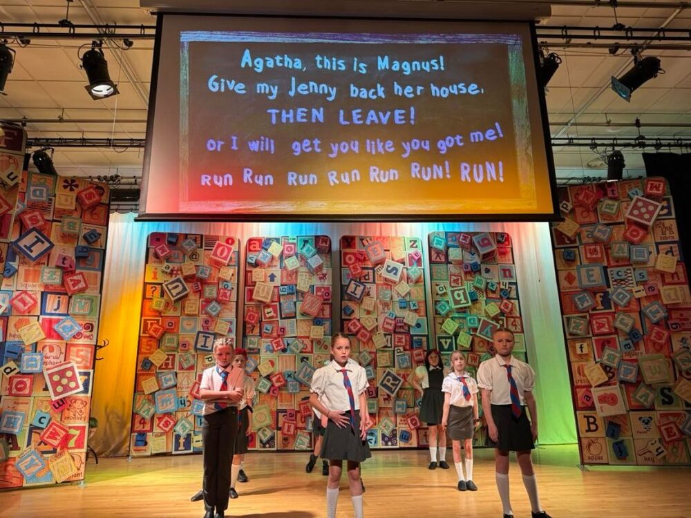 Matilda - A1 STAGE - POP-UP FLATS 3.5m high - PHOTOS - 59