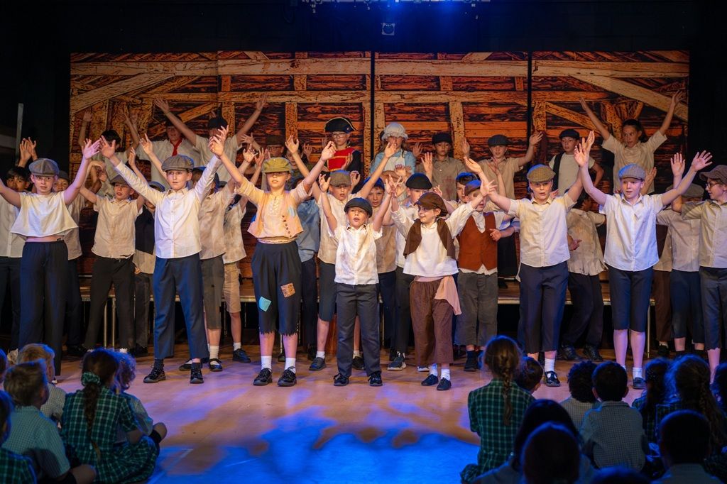 Oliver - A1 STAGE - POP-UP FLATS 2.3m high - PHOTOS - 54