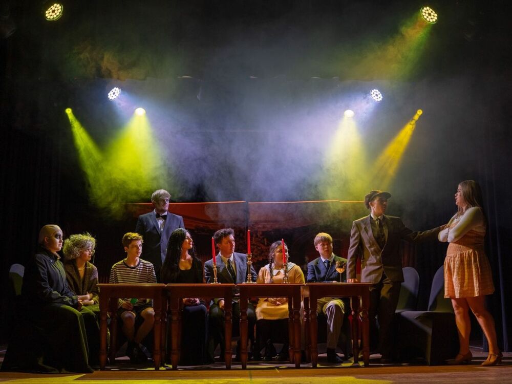 Addams Family - A1 STAGE - POP-UP FLATS 2.3m high - PHOTOS - 70