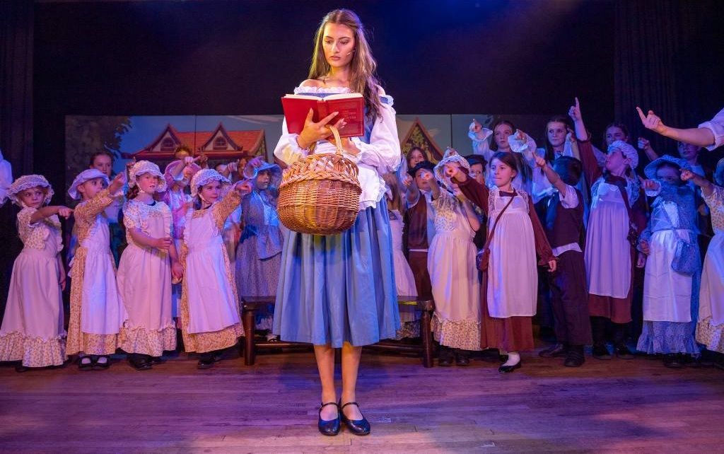 Beauty and the Beast (a) - A1 STAGE - POP-UP FLATS - 11