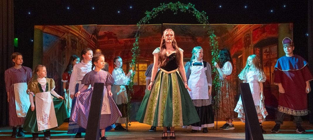 Frozen - A1 STAGE - POP-UP FLATS 2.3m high - PHOTOS - 78