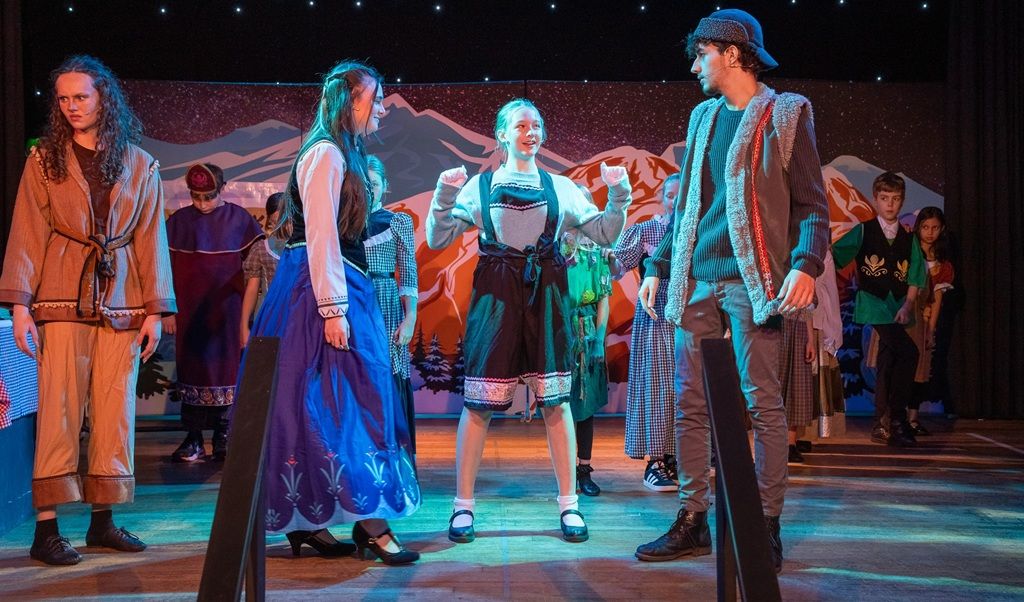 Frozen - A1 STAGE - POP-UP FLATS 2.3m high - PHOTOS - 79