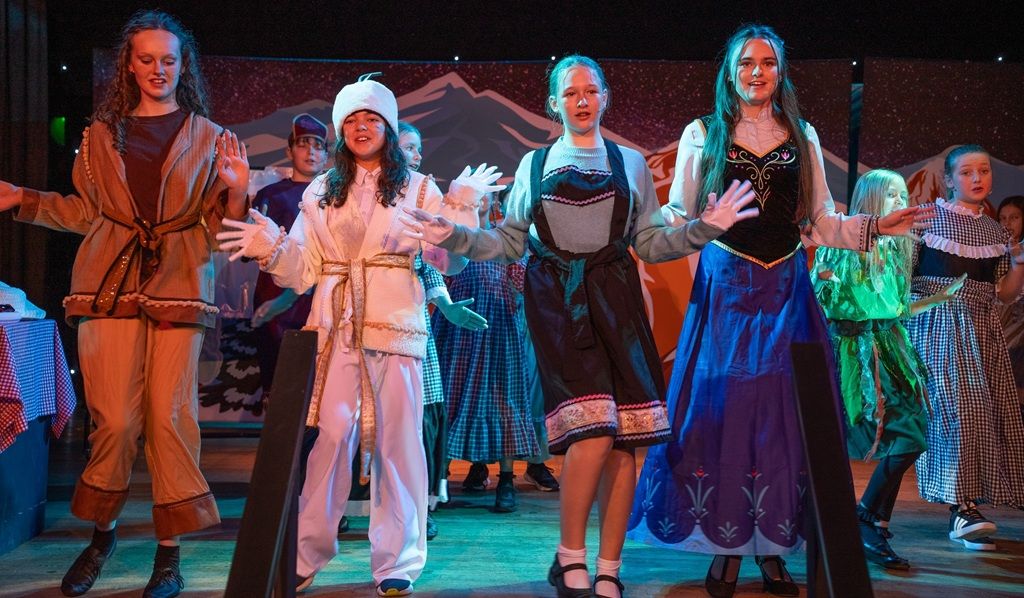 Frozen - A1 STAGE - POP-UP FLATS 2.3m high - PHOTOS - 82