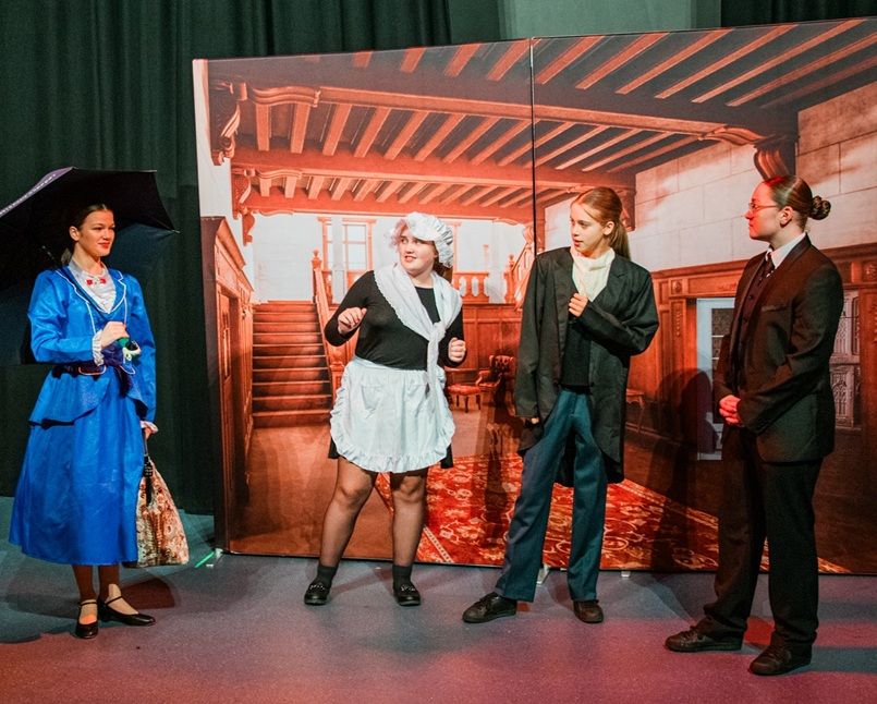 Mary Poppins - A1 STAGE - POP-UP FLATS 2.3m high - PHOTOS - 11