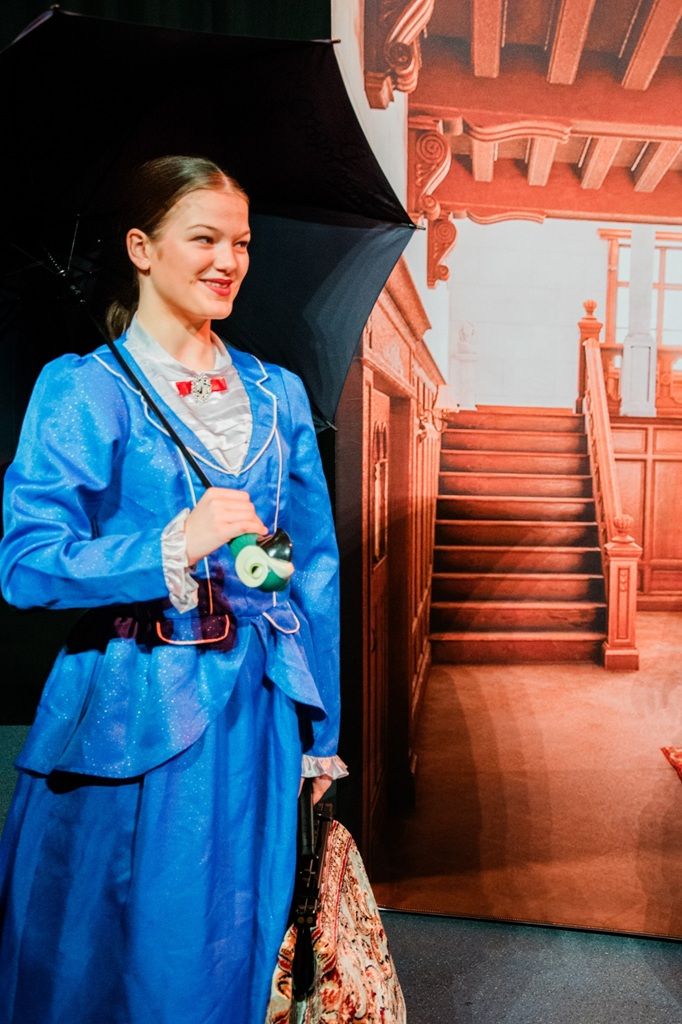 Mary Poppins - A1 STAGE - POP-UP FLATS 2.3m high - PHOTOS - 13