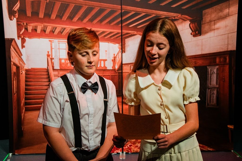 Mary Poppins - A1 STAGE - POP-UP FLATS 2.3m high - PHOTOS - 14