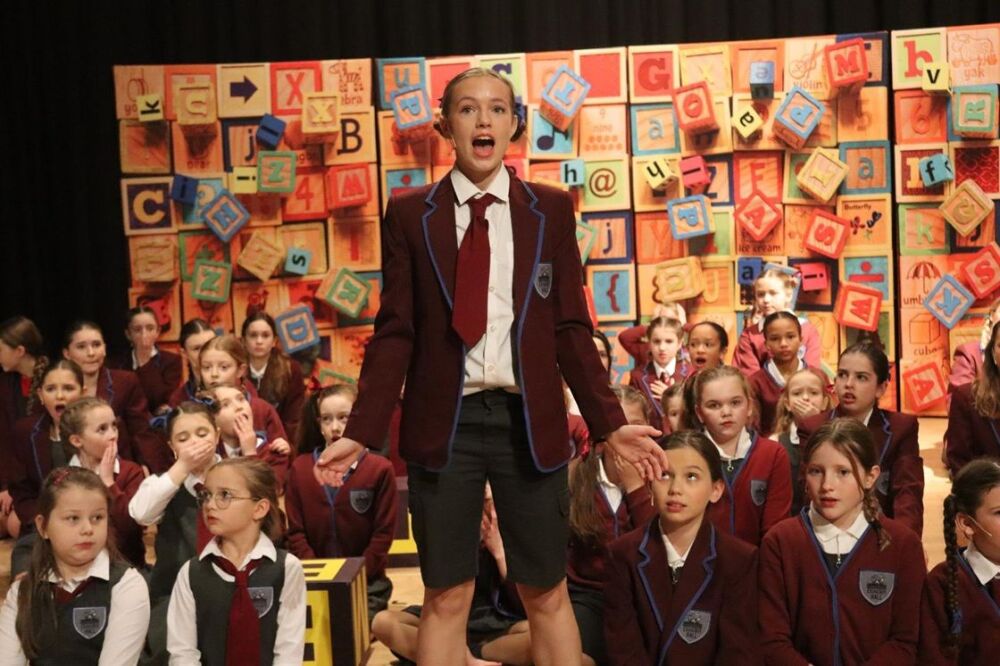 Matilda (a) - A1 STAGE - POP-UP FLATS 2.3m high - PHOTOS - 13