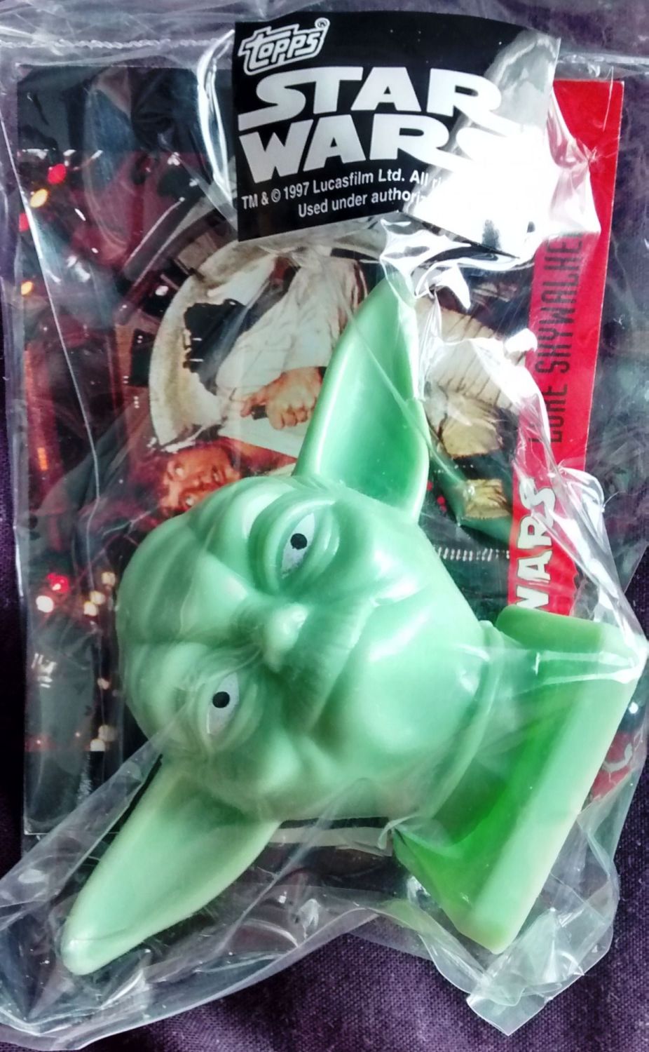 - Star Wars - Candy Container With Collector Card - Yoda - Topps - 1997 - N