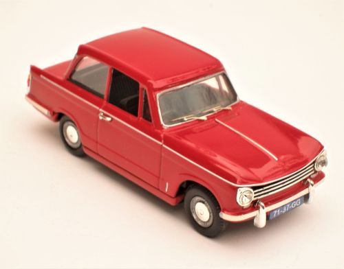 TRIUMPH HERALD 13/60 SALOON. SCALE 1:43.