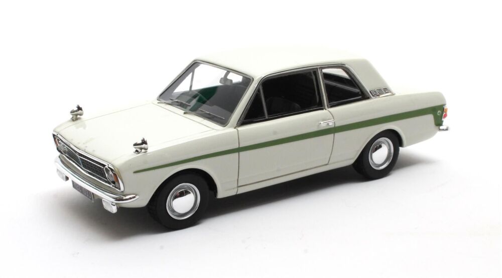1966-70 FORD CORTINA MK II, SERIES II, LOTUS. ERMINE WHITE WITH SHERWOOD GREEN FLASH.