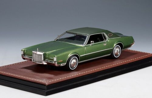 GLM: 1972 LINCOLN CONTINENTAL MK IV. LIGHT IVY.