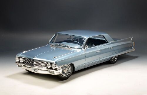 1962 CADILLAC SEDAN DE VILLE, NEWPORT BLUE METALLIC.