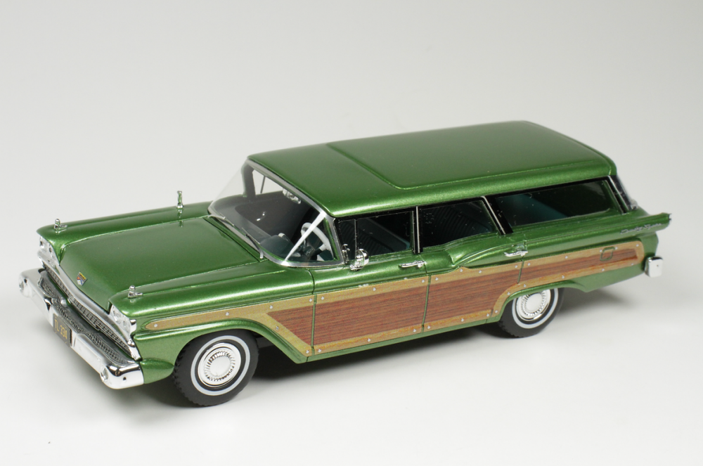 1959 FORD COUNTRY SQUIRE WOODY STATION WAGON, SHERWOOD GREEN METALLIC.