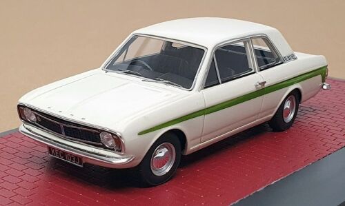 1966-70 FORD CORTINA MK II, SERIES II, LOTUS. WHITE - GREEN