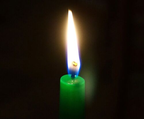 Illistrated instructions of how to cast a Green candle  ooney spell