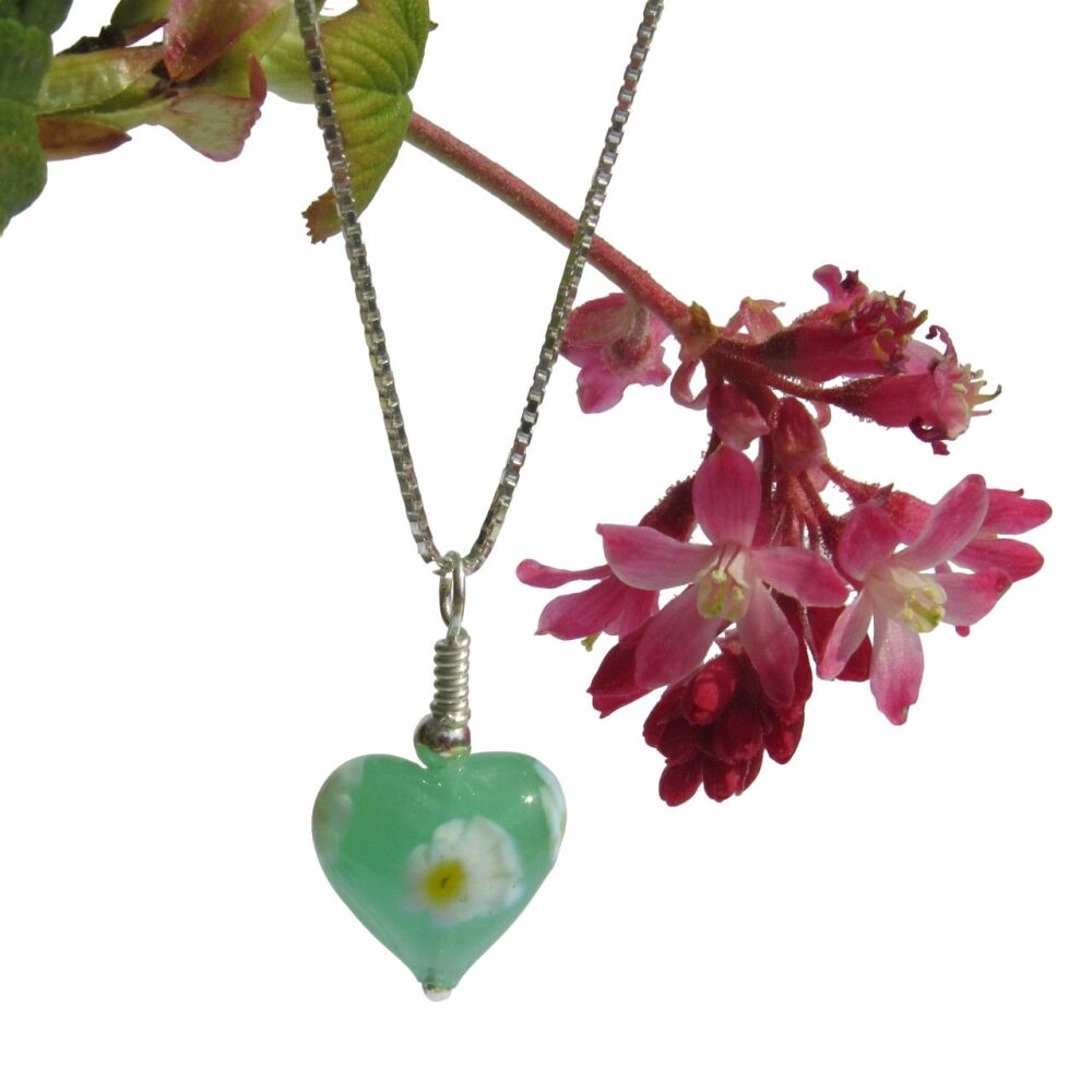 Green Daisy Murano Heart Necklace - MGPA3d