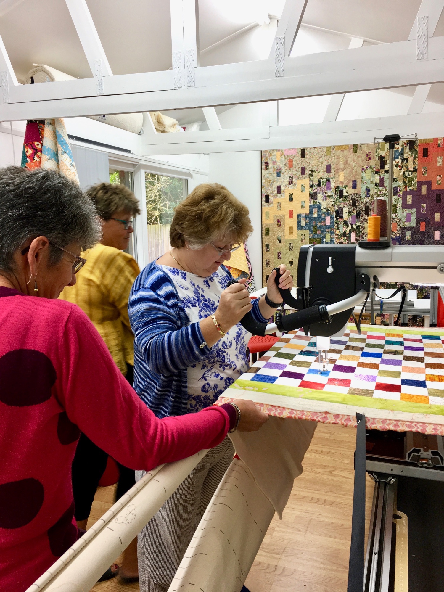 Group of 3 ladies enjoying a longarm experience day