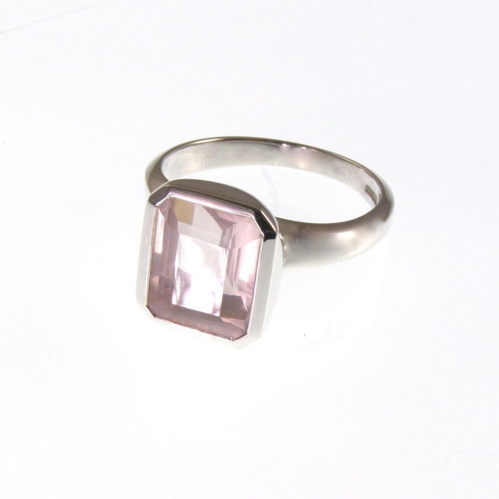 Rose quartz ring