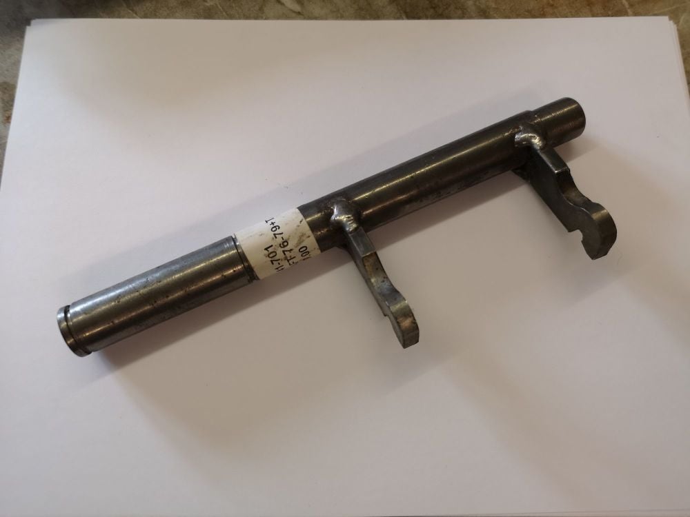 Clutch Operating Shaft 76-79 & T25. 091-141-701