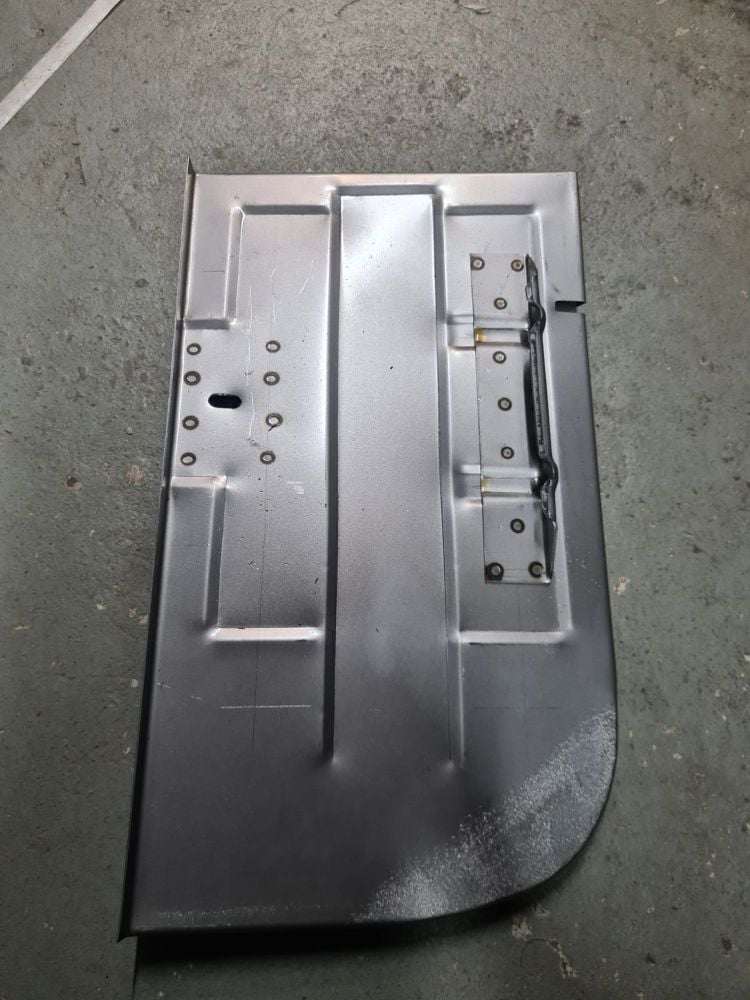 Pick-up Battery Tray Right 72-79.   261-813-162M