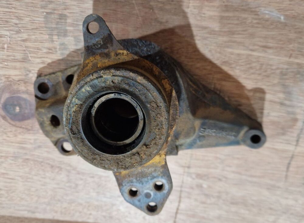 Rear Hub Carrier, 72-79. Wheel Bearing Housing Left 211-501-253E