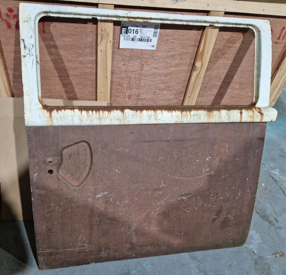 Good Used Sliding Door 74-79 RHD   224-843-105